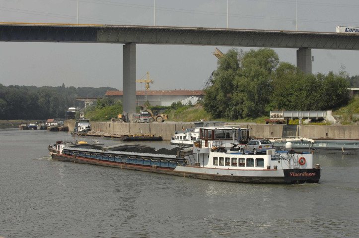 Namur. Beez. Activités du port autonome de Namur.