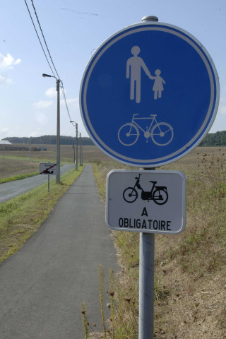 Aiseau-Presles. Chemin rural.