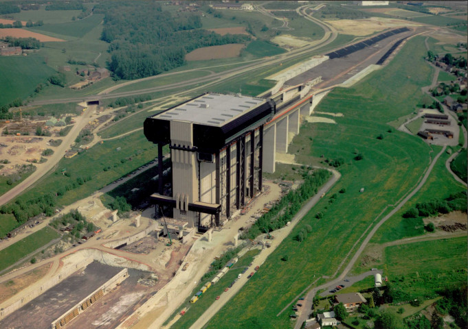 Strépy-Thieu : Ascenseur funiculaire, évolution du chantier des ascenseurs (98/1904)