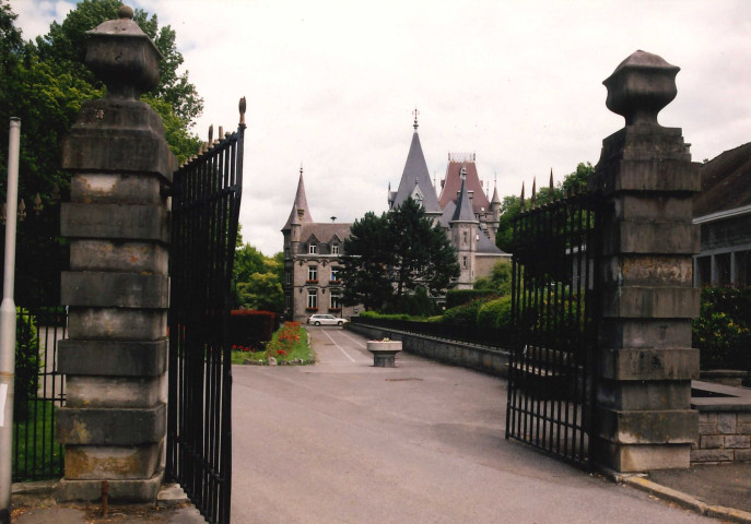Viroinval. Nismes. Eglise Saint- Lambert (VXIII). Photos du village et de l'Eau Noire.