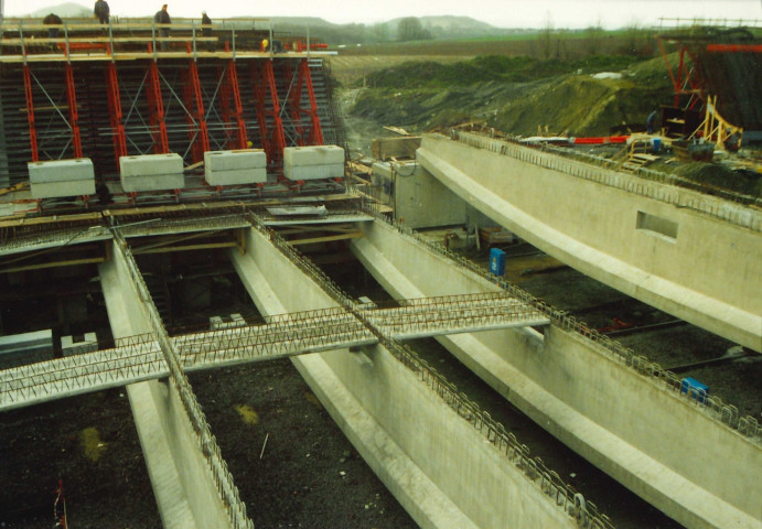 La Louvière. Houdeng-Aimeries. Evolution du chantier du futur pont-canal.