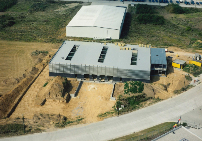 Grâce-Hollogne. Bierset. Village fret, parking, zone de stockage de carburants, tour de contrôle, pistes.