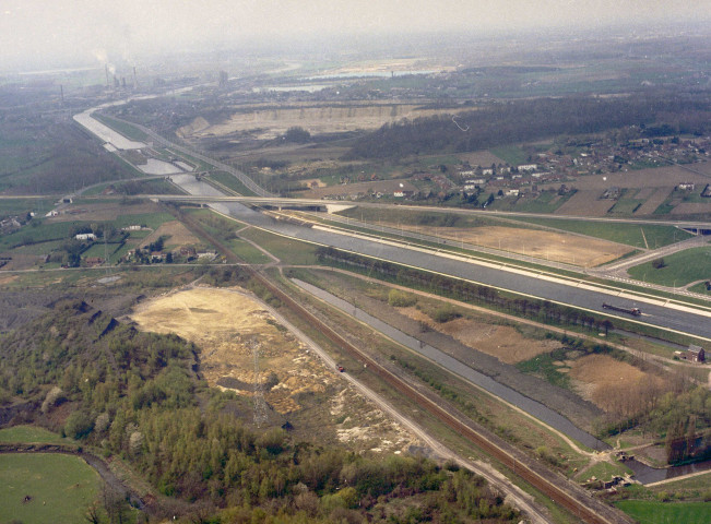 Havré et Obourg. Canal du Centre.