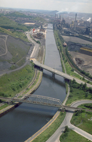 Dampremy et Marchienne-au-Pont. Pont-rail Saint-Théodore ; pont-route et pont-rail de Bayemont.