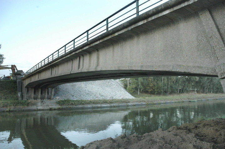 Bernissart. Pommeroeul. Canal Nimy-Blaton. Démolition du point.