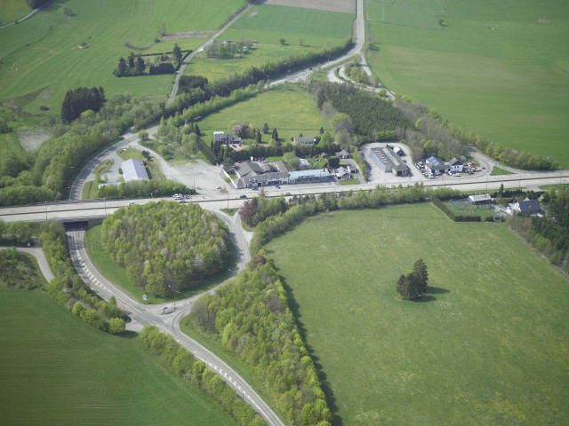 Sainte-Ode. Amberloup. N4. Barrière Hinck. Echangeur.