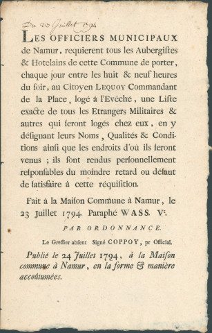 Annonce des officiers municipaux de Namur réquérant des aubergistes et "hotelains" la liste journalière de tous les étrangers militaires et autres logés chez eux. Liste à fournir au citoyen Lequoy, commandant de la Place. Signé Coppoy.