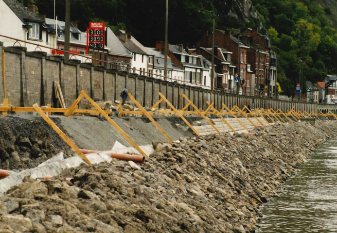 Dinant. Berges à hauteur du casino.
