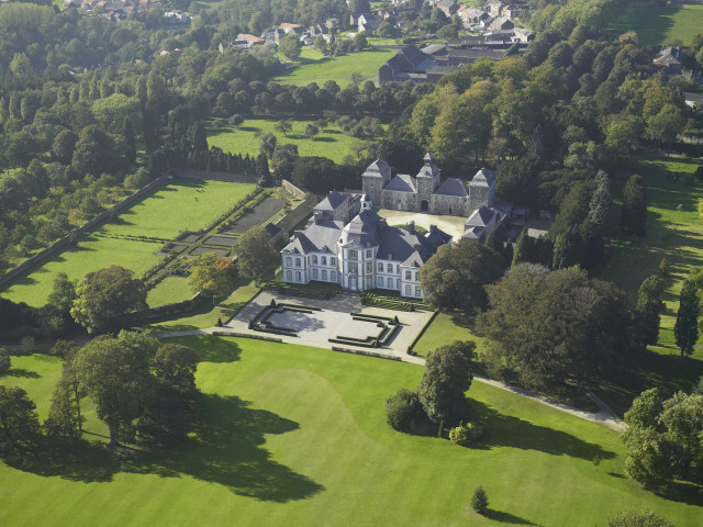 Fernelmont. Château.