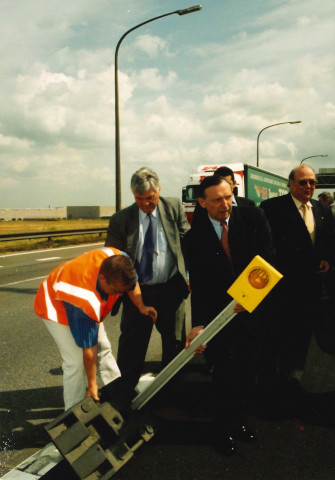 Grâce-Hollogne. Horion-Hozémont. E42. Inauguration par M. le Ministre Daerden de la mise en circulation de la 3° bande autoroutière.