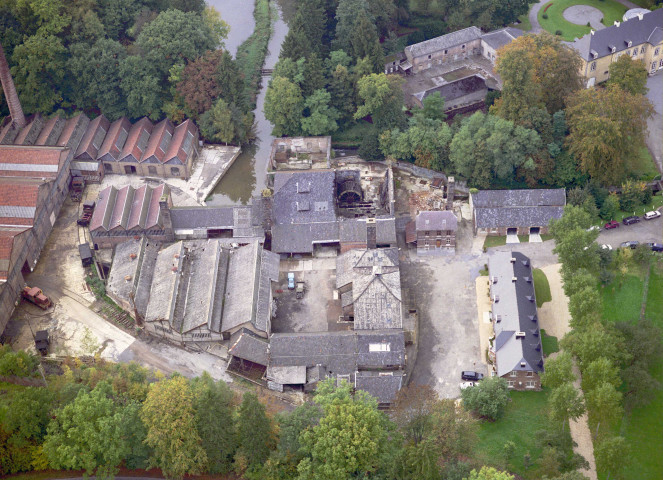 Anhée. Ruines des usines de Moulins.