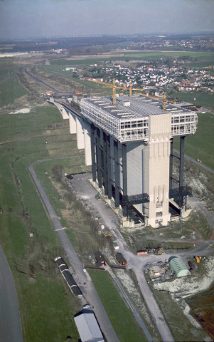 Strépy-Bracquegnies et Thieu. Nouvel ascenseur funiculaire.