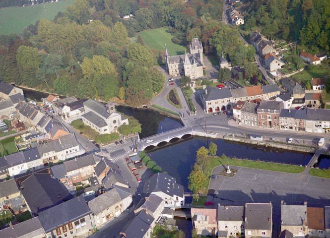 Pont de l'Eau Noire, église et château Licot.