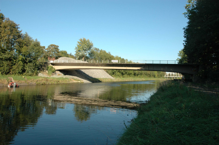 Mons. Ghlin. Démolition du pont Mouligneau