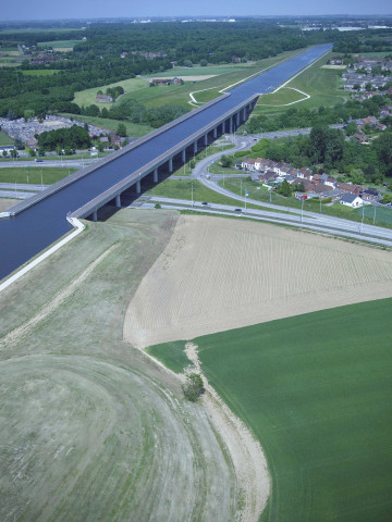 La Louvière. Houdeng-Aimeries. Pont-canal du Centre à 1350 tonnes.