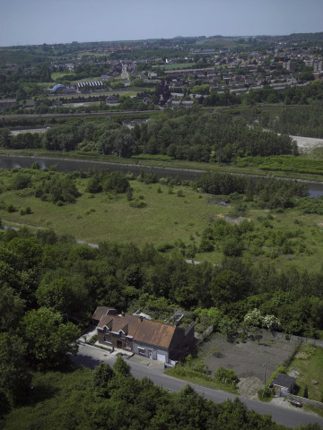 Charleroi. Roux. Sonomètre F105. Rue Sous le Bois.