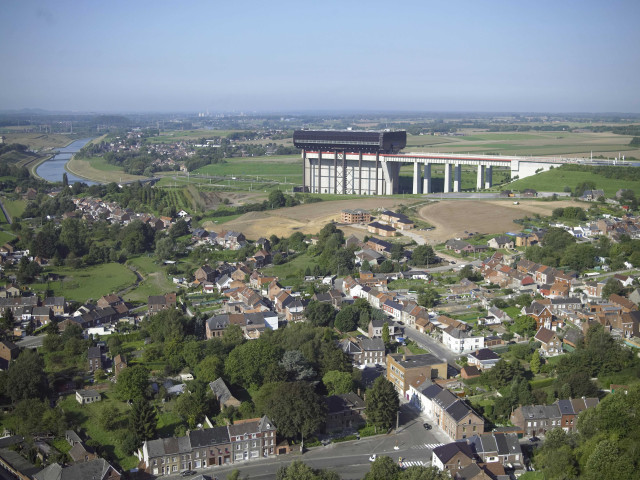 Le Roeulx. Canal du Centre à 1350 tonnes. Ascenseur de Strépy-Thieu.