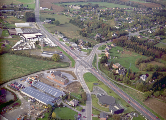 Neuville-en-Condroz. Carrefour des RN639 et RN677.