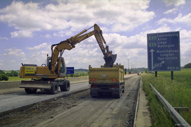 Neufchâteau. Travaux sur les autoroutes E25 et E40.
