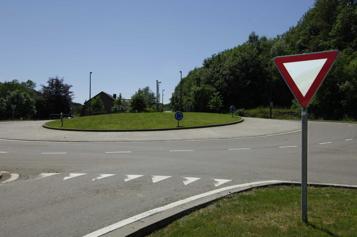 Erezée. Giratoire du pont d'Erezée.