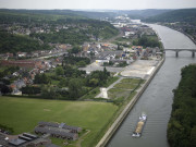 Andenne. Seilles. Entreprises en rive gauche de la Meuse.