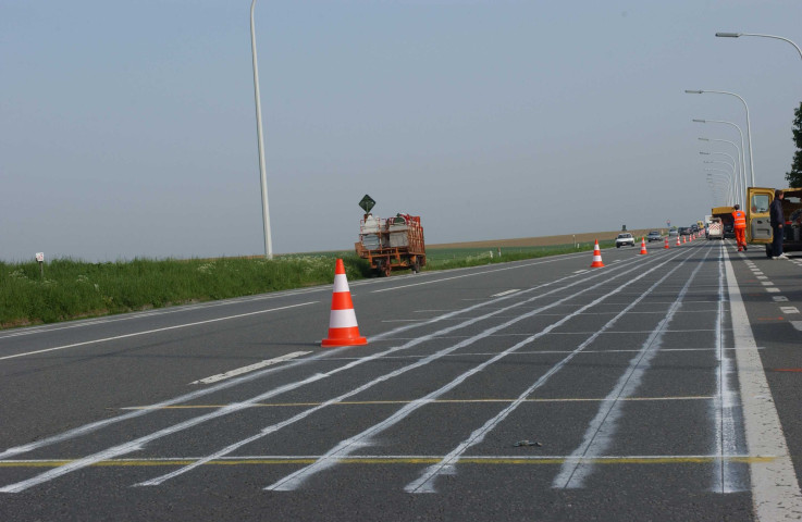 Gembloux. RN 4. Chantier expérimental d'Ernage. Marquage au sol.