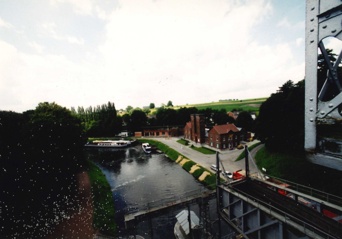 La Louvière. Strépy-Bracquegnies. Ascenseur n°3. Bâtiments de service.
