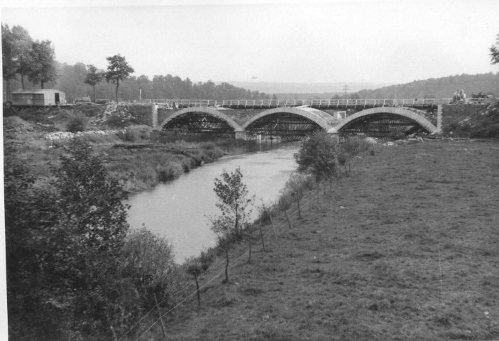 Construction du pont sur l'Ourthe