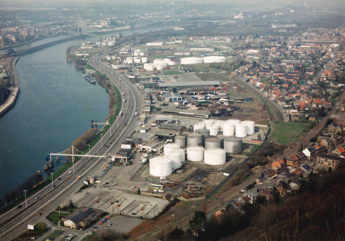 Liège. Wandre. Port pétrolier.
