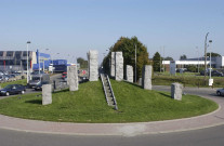 Charleroi. Aéroport de Gosselies. Giratoire "Fontaine". Entrée de l'aéroport.