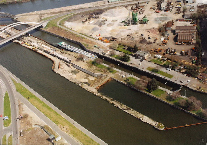 Herstal. Travaux d'élargissements du canal Albert.