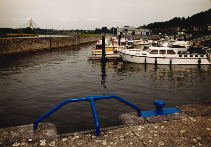 Huy. Statte. Port de plaisance. Installations.