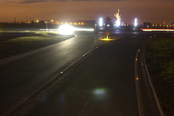 Waremme (Grand-Axe) et Geer (Hollogne-sur-Geer). RN69/637. Giratoire de la Sucrerie de nuit.