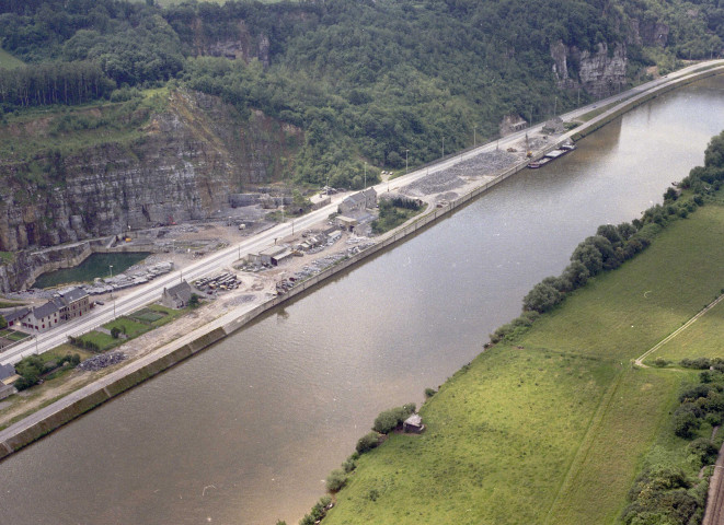 Namêche. Port sur la Meuse.