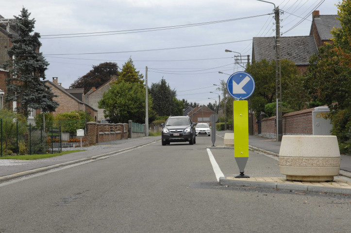 Thuin. Voiries et Véhicules traversant la localité.