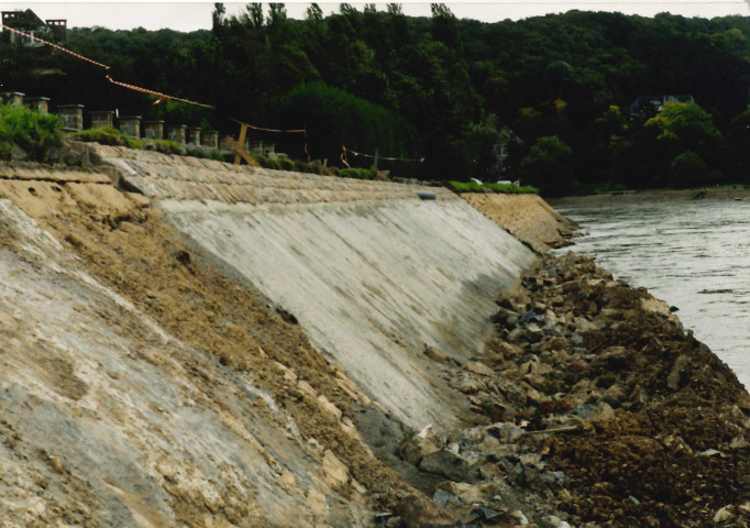 Profondeville. Rivière.