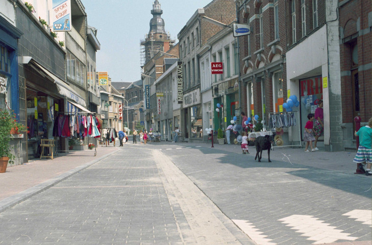 Leuze-en-Hainaut. Inauguration du semi-piétonnier par Jean-Pierre Grafé, ministre des Travaux publics.