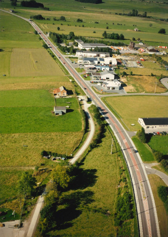 Neufchâteau. Aménagement de la berne centrale de la chaussée devant régie.