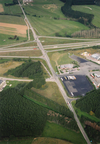 Habay. E411-RN87. Echangeur de Coevins. Carrefour RN 87-837.