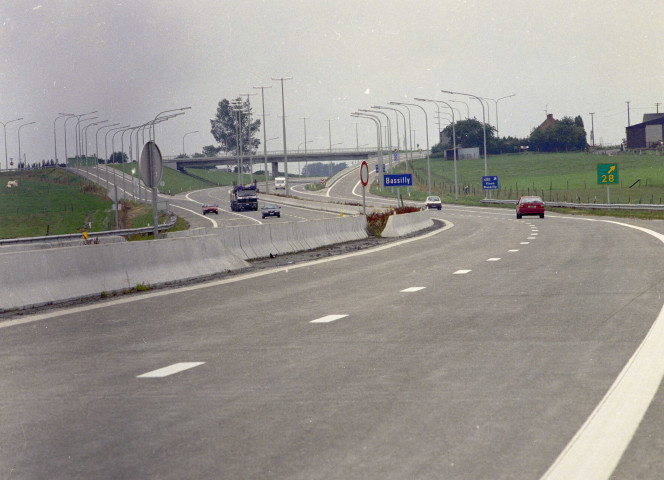 Bassilly. Aménagements autoroutiers sur l'A8.