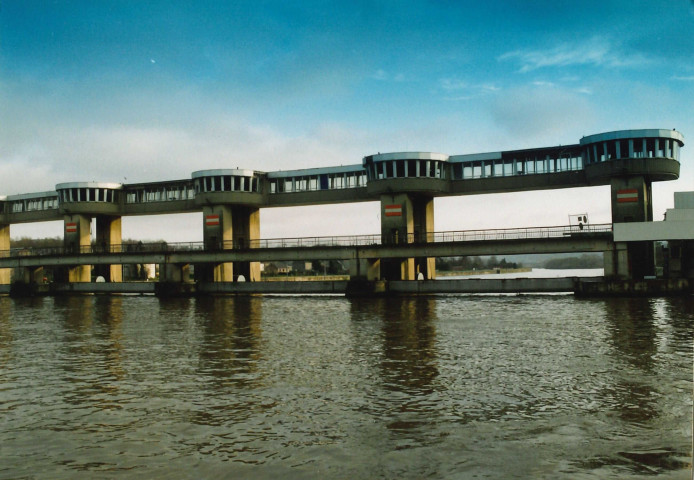 Andenne. Seilles. Barrage-écluse. Systèmes électromécaniques.