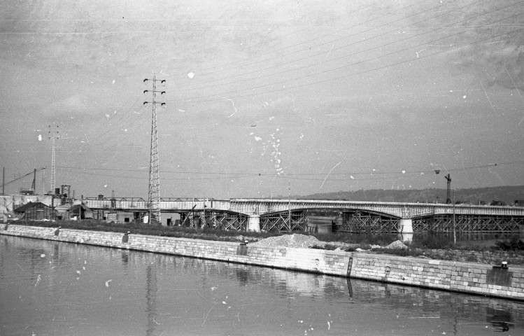 Wandre. Reconstruction du pont sur la Meuse.