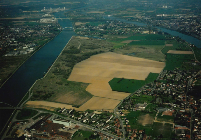 Oupeye. Hermalle-sous-Argenteau. Canal Albert. Future zone multimodale.