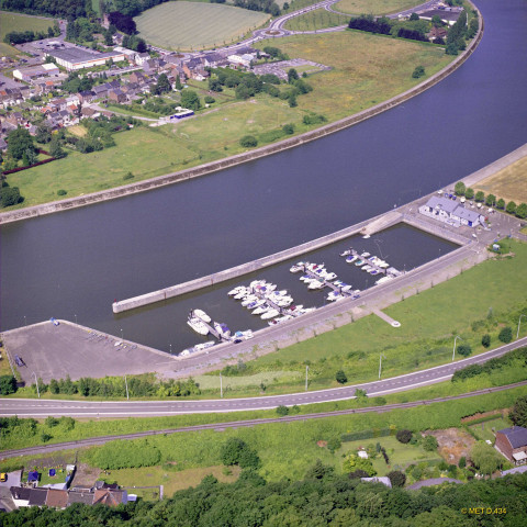 Huy. Statte. Port de plaisance.