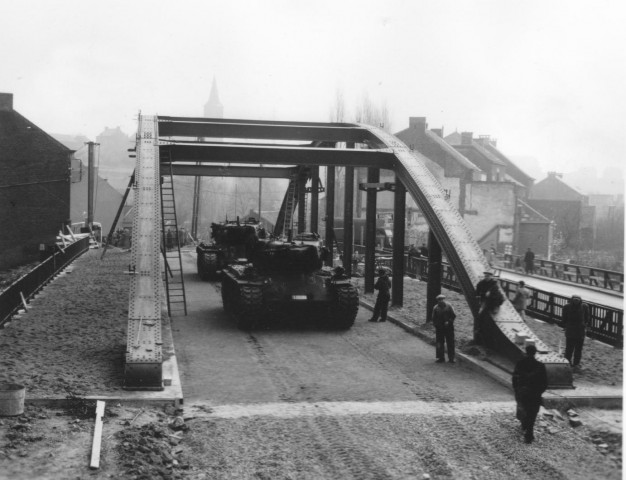 Essais de résistance du pont de Sambre