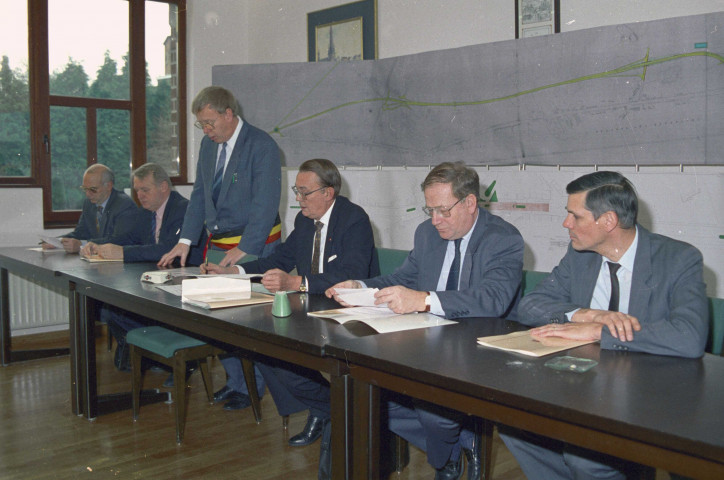 Les Bons Villers, Loverval, Fleurus et Rèves. Visites et conférence de presse de Jean-Pierre Grafé, ministre des Travaux publics.