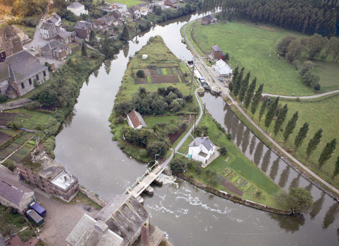 Solre-sur-Sambre. La Sambre.