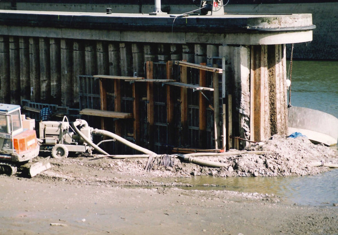 Yvoir. Houx. Ecluse no 5. Réparation du môle amont.