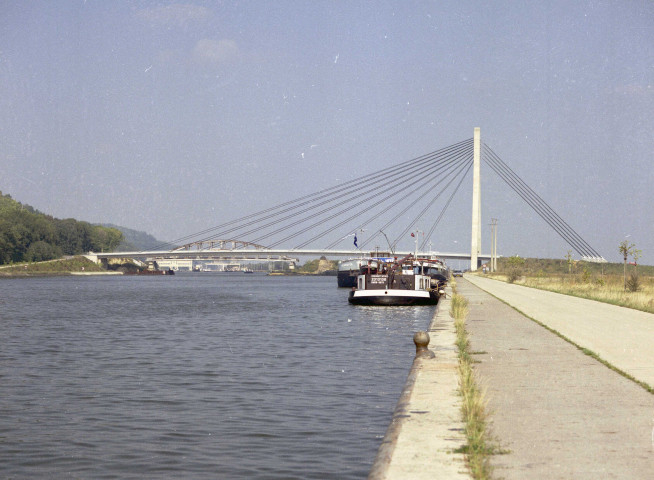 Lanaye. Pont sur le Canal Albert.