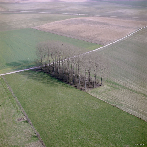 Eghezée. Taviers. Fortin champ du fort Clicot.